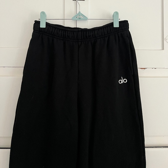 ALO Yoga Accolade Sweatpants in Black Size Small Cozy Soft French Terry - Picture 3 of 8
